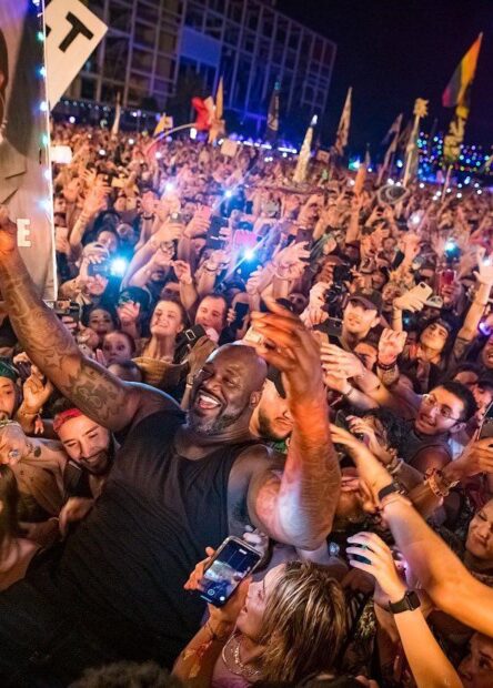 https://www.shaqfuradio.com/wp-content/uploads/2024/08/dj-diesel-shaq-crowd-tall.jpeg